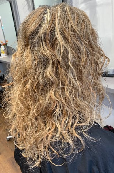 Store naturlige permanente krøller